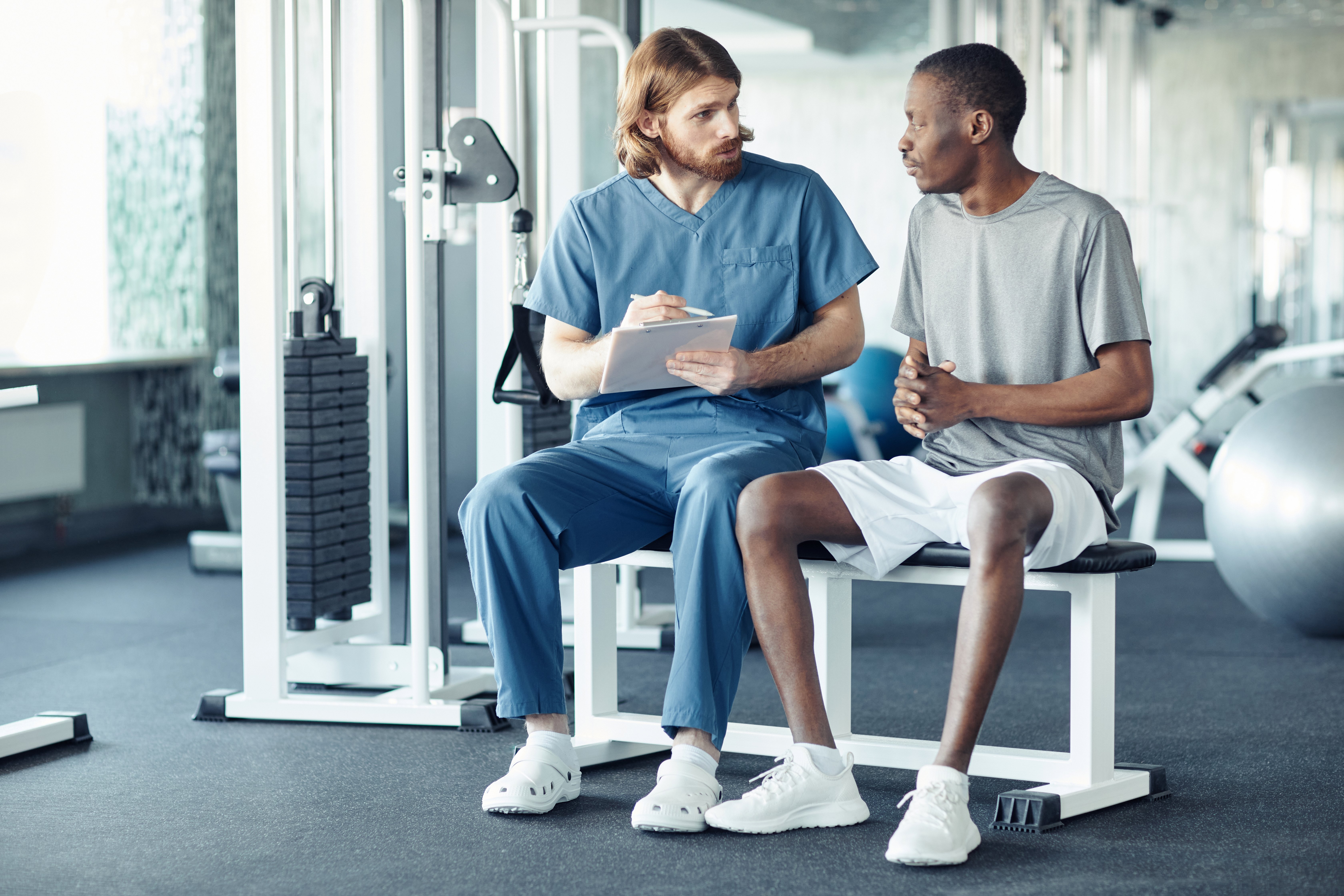 doctor-talking-to-patient-in-gym-2022-12-01-05-37-09-utc
